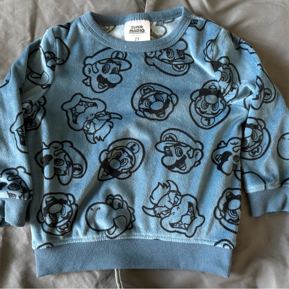 Super Mario toddler boy matching sweatsuit set, size 2T, used.